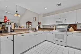 6111 SE Georgetown Pl, Hobe Sound, FL 33455 - Photo 4