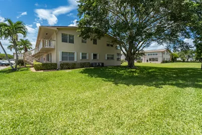 170 Kent J, West Palm Beach, FL 33417 - Photo 4