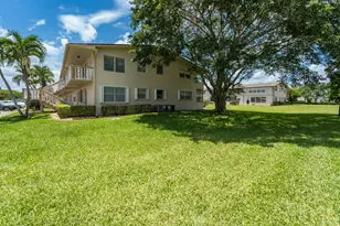 170 Kent J, West Palm Beach, FL 33417 - Photo 4