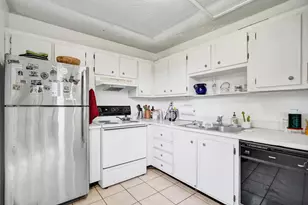 9430 Tangerine Pl, Davie, FL 33324 - Photo 10
