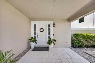 33 Selby Ln, Palm Beach Gardens, FL 33418 - Photo 4