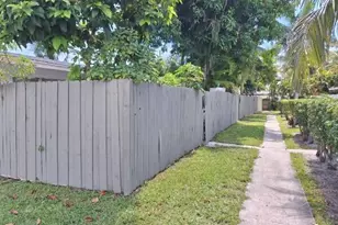 3386 Rudolph Rd, Lake Worth Beach, FL 33461 - Photo 2