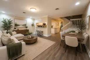 2011 E Discovery Cir E, Deerfield Beach, FL 33442 - Photo 2