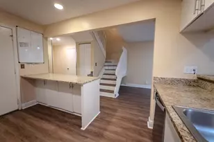 2011 E Discovery Cir E, Deerfield Beach, FL 33442 - Photo 16