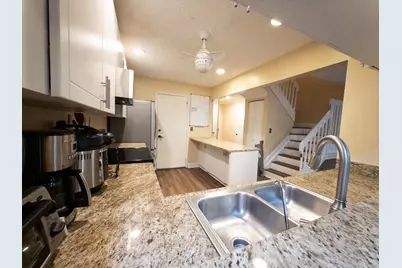 2011 E Discovery Cir E, Deerfield Beach, FL 33442 - Photo 10