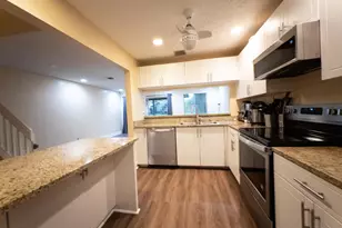 2011 E Discovery Cir E, Deerfield Beach, FL 33442 - Photo 14