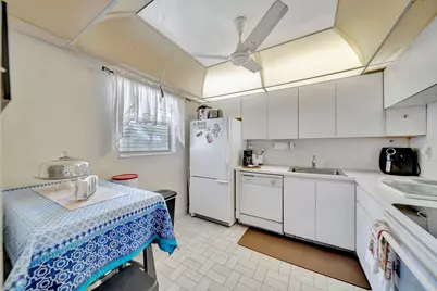 3100 Holiday Springs Boulevard #305, Margate, FL 33063 - Photo 6
