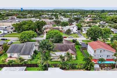 3857 NW 1st Place, Deerfield Beach, FL 33442 - Photo 36