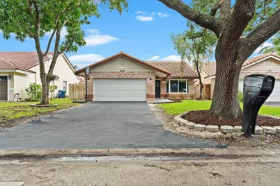 2696 NW 94th Avenue, Coral Springs, FL 33065 - Photo 2