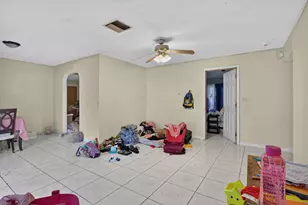 4390 NW 35th Ave, Lauderdale Lakes, FL 33309 - Photo 4