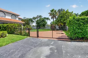 9048 Villa Portofino Cir, Boca Raton, FL 33496 - Photo 4