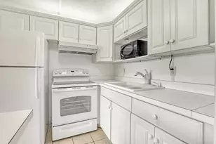 680 Horizon W, Boynton Beach, FL 33435 - Photo 14