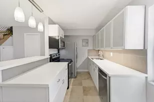 905 NE 28th St, Wilton Manors, FL 33334 - Photo 4