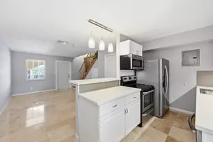 905 NE 28th St, Wilton Manors, FL 33334 - Photo 2