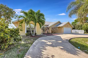 137 Queens Rd, Fort Pierce, FL 34949 - Photo 2