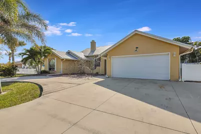 137 Queens Road, Fort Pierce, FL 34949 - Photo 2