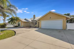 137 Queens Rd, Fort Pierce, FL 34949 - Photo 2