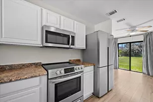 2261 SE Pear Ln, Port Saint Lucie, FL 34952 - Photo 6