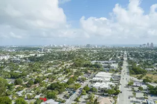 1425 NE 26th Dr, Wilton Manors, FL 33334 - Photo 24