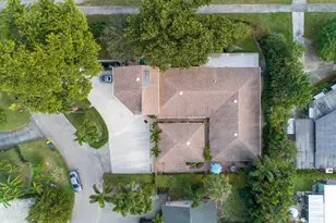 2016 Joy-Rene Ln, North Palm Beach, FL 33408 - Photo 4