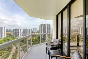 20185 E Country Club Dr, Miami, FL 33180 - Photo 20