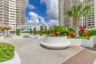 20185 E Country Club Dr, Miami, FL 33180 - Photo 40