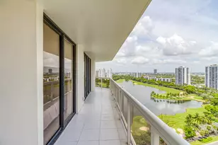 20185 E Country Club Dr, Miami, FL 33180 - Photo 26