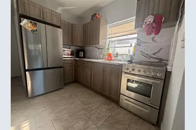 750 NE 4th Place, Hialeah, FL 33010 - Photo 20