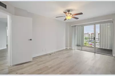 3590 Via Poinciana #501, Lake Worth, FL 33467 - Photo 10