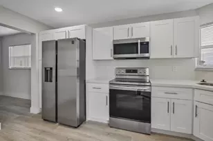 3590 Via Poinciana, Lake Worth, FL 33467 - Photo 2