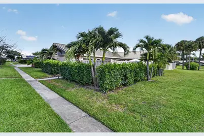 5378 Eagle Lake Drive, Palm Beach Gardens, FL 33418 - Photo 2
