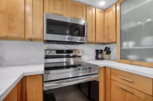 1717 N Bayshore Dr, Miami, FL 33132 - Photo 20