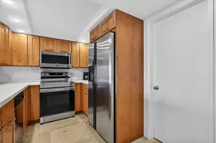 1717 N Bayshore Dr, Miami, FL 33132 - Photo 18