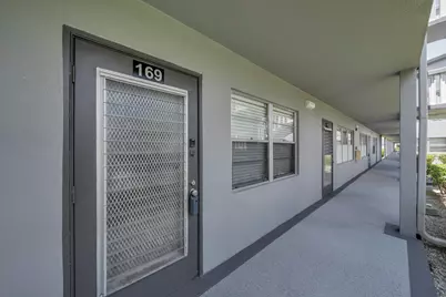169 Suffolk E, Boca Raton, FL 33434 - Photo 4