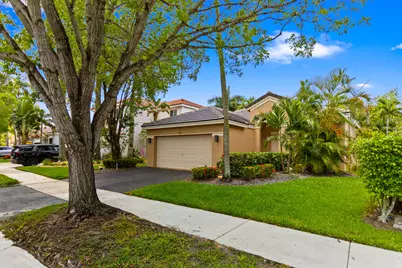1071 Bluewood Terrace, Weston, FL 33327 - Photo 2
