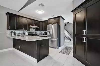 218 NW 75th Terrace, Plantation, FL 33317 - Photo 2