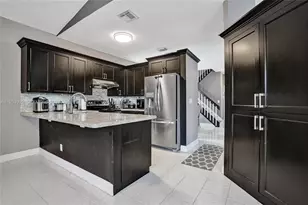 218 NW 75th Terrace, Plantation, FL 33317 - Photo 2
