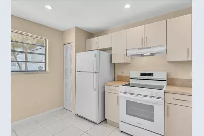 299 NW 36th Avenue, Deerfield Beach, FL 33442 - Photo 12