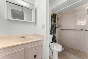 713 Nantucket Cir, Lake Worth, FL 33467 - Photo 12