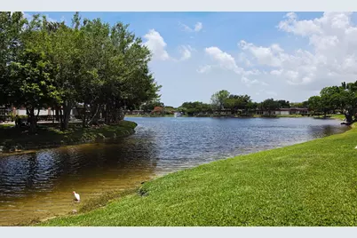 713 Nantucket Circle #B, Lake Worth, FL 33467 - Photo 2