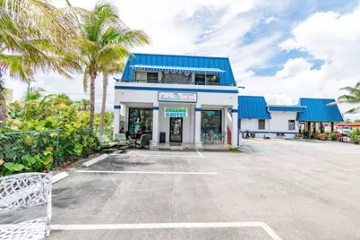 1281 Plaza Circle, Riviera Beach, FL  - Photo 2