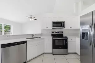 201 SW Amesbury Ave, Port Saint Lucie, FL 34953 - Photo 16