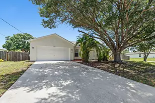 201 SW Amesbury Ave, Port Saint Lucie, FL 34953 - Photo 2