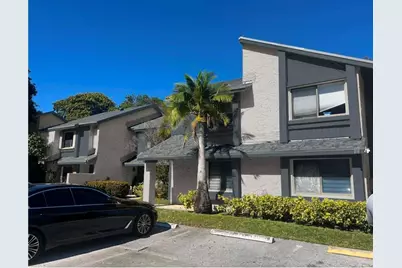 124 Wimbledon Lake Drive, Plantation, FL 33324 - Photo 2