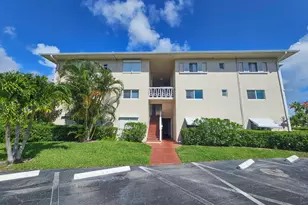 2562 Garden Dr N, Lake Worth Beach, FL 33461 - Photo 2