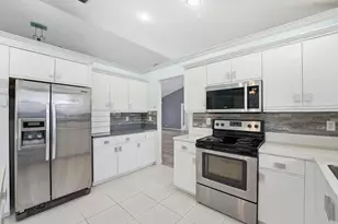 9284 Laurel Green Dr, Boynton Beach, FL 33437 - Photo 12