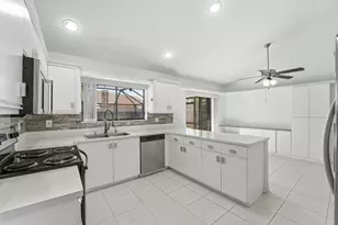 9284 Laurel Green Dr, Boynton Beach, FL 33437 - Photo 16