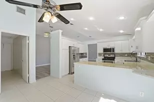 9284 Laurel Green Dr, Boynton Beach, FL 33437 - Photo 12