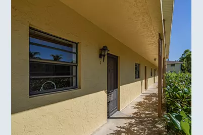400 18th Street #G2, Vero Beach, FL 32960 - Photo 2