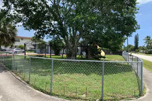 240 NW 38th Ave, Lauderhill, FL 33311 - Photo 14
